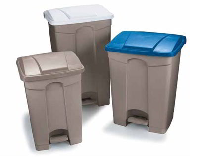 Carlisle 34614614 24-Gallon Hands Free Step-On Container, Beige w/ Blue Lid
